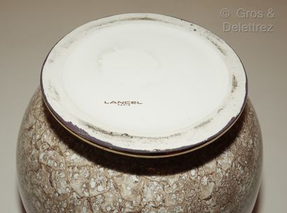 null Lot comprenant : 

LANCEL Paris : 

- cache-pot en porcelaine à décor marbré...