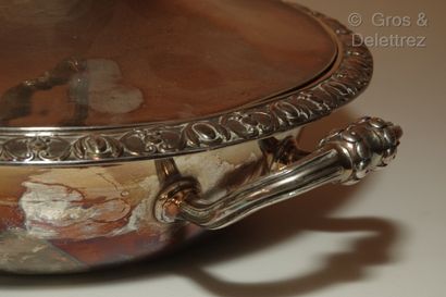 null Large covered vegetable dish and its mobile lining in silver, of round form,...