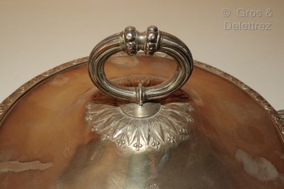 null Large covered vegetable dish and its mobile lining in silver, of round form,...