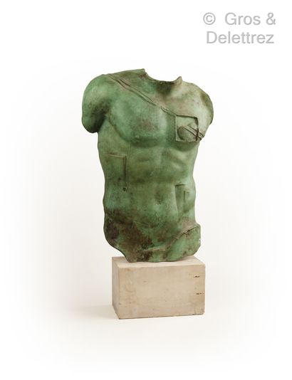 Igor MITORAJ (1944-2014) Buste de Persée

Épreuve en bronze à patine verte à l’antique

Signé...