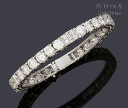 null Bracelet "Jonc" opening in platinum, entirely set with brilliant-cut diamonds....