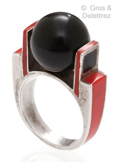 Jean DESPRES (1889 - 1980) 
A silver ring with a geometrical design partially enamelled...