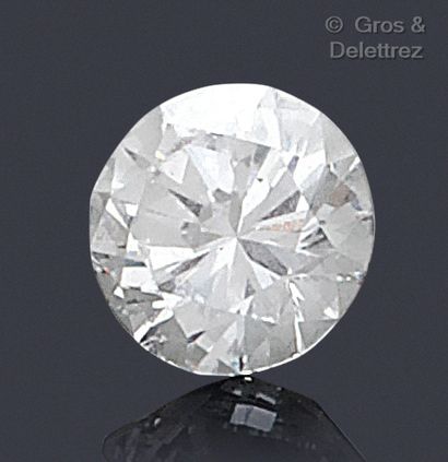 null Diamant sur papier.

Poids du diamant : 1,54 carat.

Couleur : F.

Pureté :...