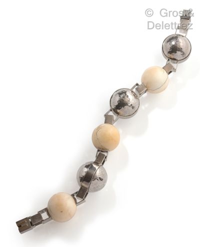 Jean DESPRES (1889 - 1980) Importante parure composée d’un collier et d’un bracelet...