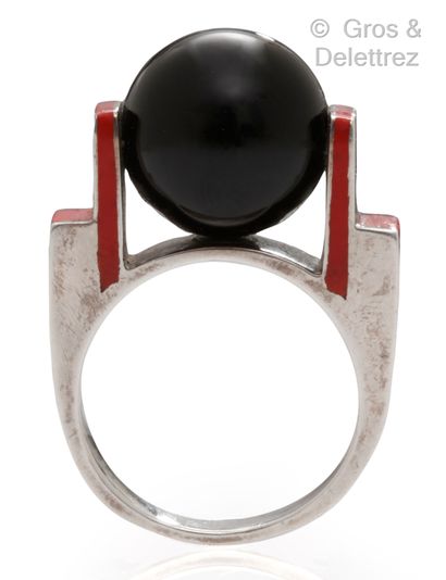Jean DESPRES (1889 - 1980) 
A silver ring with a geometrical design partially enamelled...