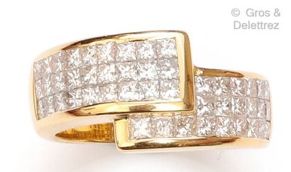 null Yellow gold "Ribbon" ring, set with three rows of princess diamonds. Finger...