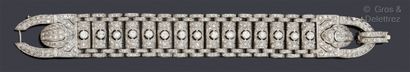 null Bracelet articulé en platine à décor géométrique entièrement pavé de diamants...