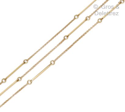 null Yellow gold chain with alternating links of forçat link. Length : 84cm. Gross...