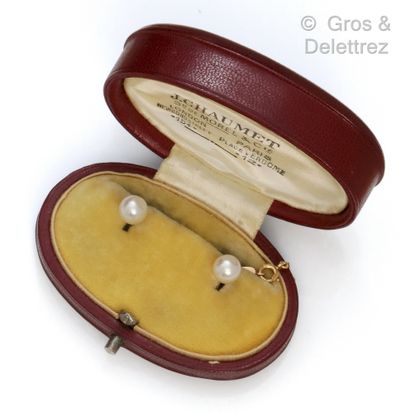 null Pair of yellow gold collar buttons with a cultured pearl. With its yellow gold...