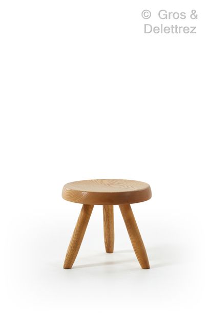 Charlotte PERRIAND (1903-1999) Tripod stool in ash called "Berger".

Circa 1950.

H...