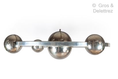 Yonel LEBOVICI (1937-1998) Ceiling saucers

Chandelier in corked aluminium and chromed...