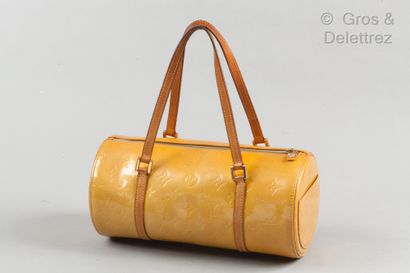 LOUIS VUITTON Année 1999

Sac «Bedford» 30cm en cuir vernis Monogram mangue et cuir...