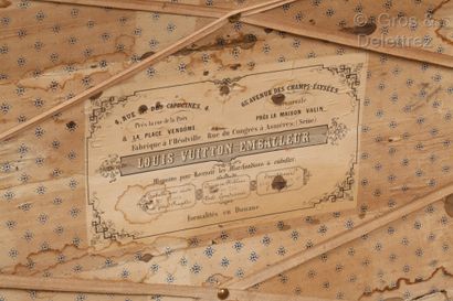 LOUIS VUITTON Emballeur - 4 rue des Capucines circa 1855

Malle bombée en bois vernis,...