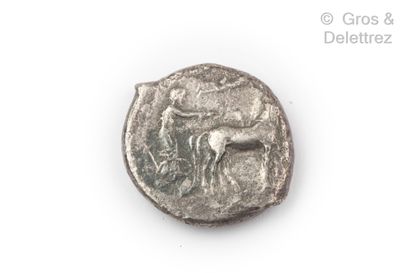 SICILE. GELA. (420-415). Tetradrachm. Quadriga to r. crowned by Victory. R./ Protome...