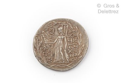ROYAUME SELEUCIDE. ANTIOCHUS VII (138-129). Tetradrachm. Diademed head right / Athena...