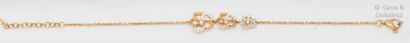 null Bracelet en or rose, à décor de trois fleurs serties de diamants taillés en...