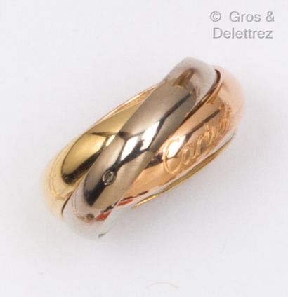 CARTIER « Trinity » - Bague en or de trois couleurs, composée de trois anneaux entrelacés....