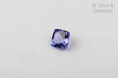 null 
Tanzanite on paper. Weight : 3,44 carats. Color : Violetish Blue. It is accompanied...