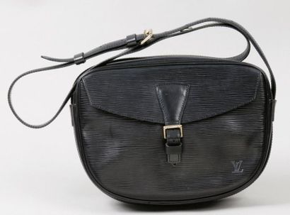 Louis VUITTON Sac «Jeune fille» en cuir épi noir, fermeture éclair, deux poches extérieures...