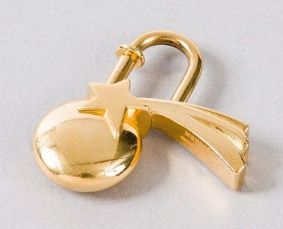 HERMÈS Paris made in France Porte-clef en métal doré figurant une comète titrée Dans...