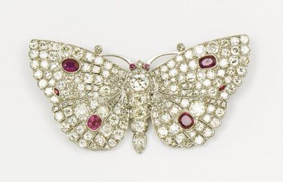 null Importante broche «Papillon» entièrement sertie de diamants de taille ancienne,...