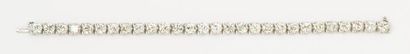 Bracelet «Ligne» en or gris serti de 28 diamants...
