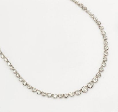 null Collier Rivière en or gris et or jaune entièrement serti de diamants de taille...