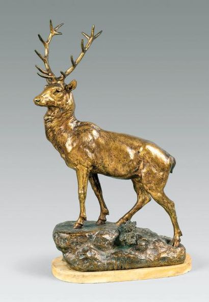 E.MASSON Cerf Épreuve en bronze à patine doré, signée sur la terrasse. Socle en marbre....