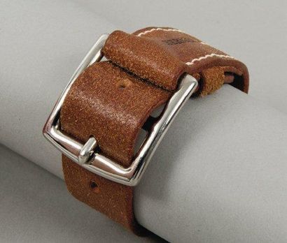 HERMES Paris made in France Bracelet forçat «Hapi» réglable en cuir naturel, boucle...