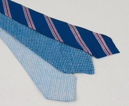 HERMES Paris Lot de trois cravates en laine et soie imprimée