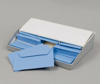 HERMES Paris Écritoire en carton gris contenant du papier à lettres, cartes de remerciement...