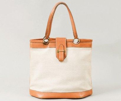 HERMES Paris Sac « Berry « en toile chinée beige et porc surpiqûre blanche, attaches...