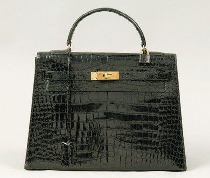 HERMES Paris Sac «Kelly» 33cm en crocodile porosus noir, attaches fermoir plaqué...