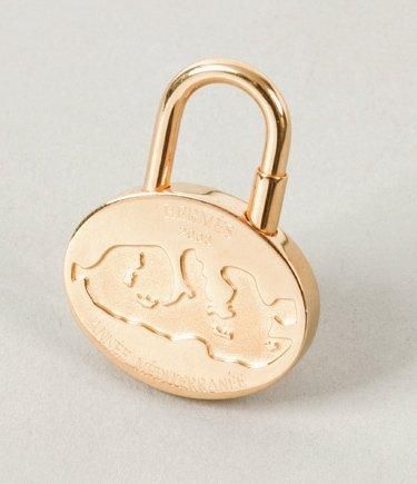 HERMES Paris made in France Porte clefs en métal doré titré «Année Méditerranée ...