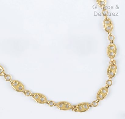 null Bracelet articulé en or jaune à maillons « grain de café ». Longueur : 21 cm....