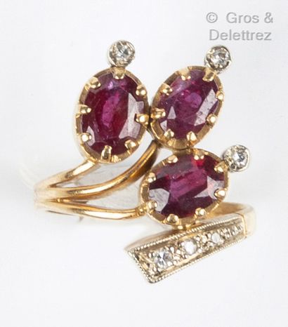 null Yellow gold ring, set with three oval rubies topped and highlighted with 8/8-cut...