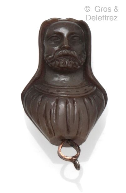 Pendant representing a bust of man in agate....
