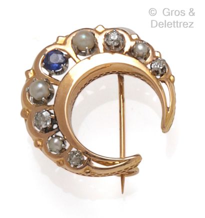 null Yellow gold "Crescent" brooch set with pearls, old-cut diamonds and a sapphire....