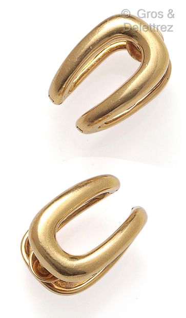BOUCHERON Pair of yellow gold cufflinks with gadroons. Signed Boucheron Paris and...