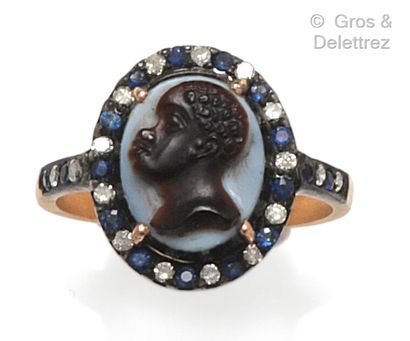 null Yellow gold and silver ring, with a cameo on agate representing a Moorish woman,...