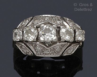 null Platinum and white gold ring, set with old-cut diamonds and geometrical motifs...