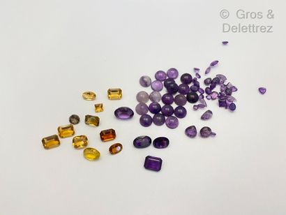 null Lot of citrines and amethysts on paper.

Weight of the citrines : 45 carats.

Weight...