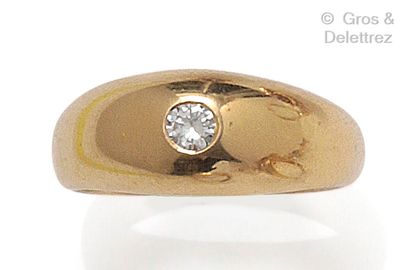 null Yellow gold "Jonc" ring, set with a brilliant-cut diamond.

Weight of the diamond:...