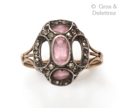 Yellow gold and silver ring set with pink...
