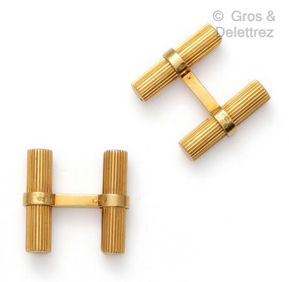 VAN CLEEF & ARPELS Pair of striated yellow gold "stick" cufflinks, one removable....