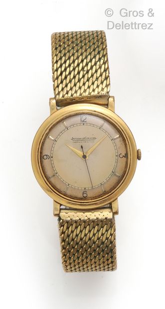 JAEGER LECOULTRE Bracelet-montre en or jaune, boîtier rond, anses stylisées. Cadran...