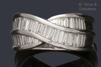 null White gold ring, composed of two interlaced ribbons set with baguette diamonds....