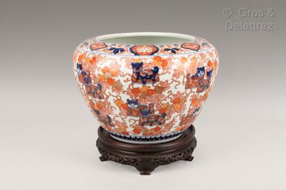 null Japon, fin XIXe siècle

Pot en porcelaine, à décor Imari de félins dans des...