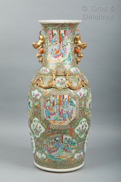 null Chine, fin XIXe siècle

Important vase balustre en porcelaine et émaux de Canton,...