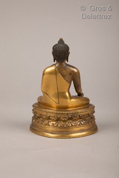null Chine, vers 1920

Sujet en bronze doré représentant le bouddha assit en méditation...